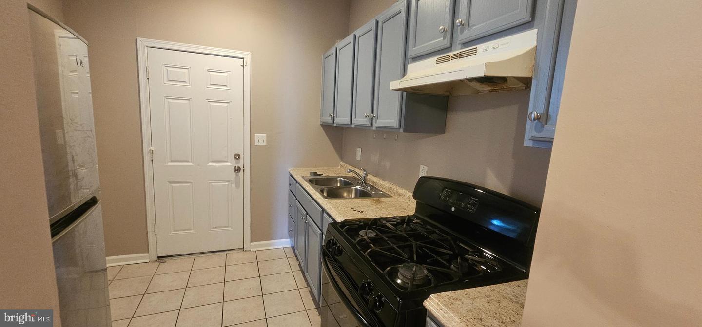 2548 Oswego Ave Property Photo 6
