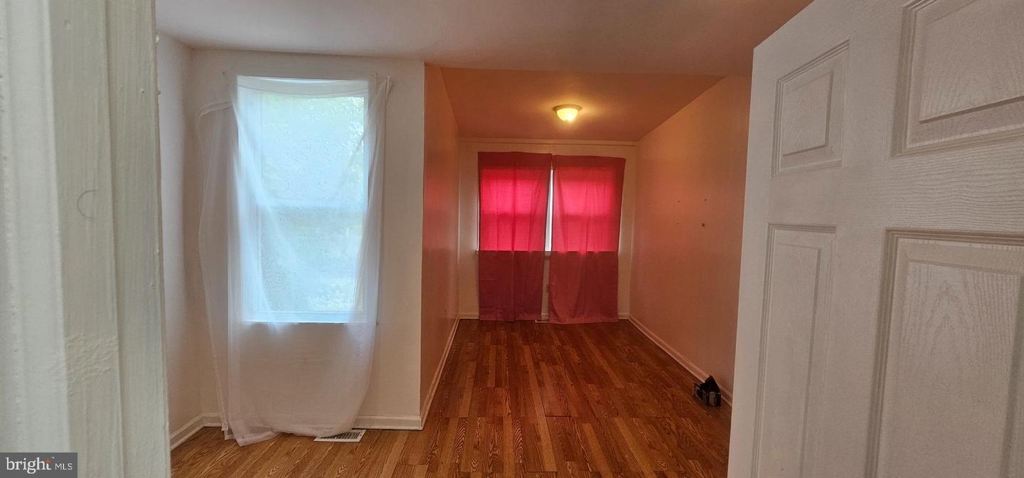 2548 Oswego Ave Property Photo 11