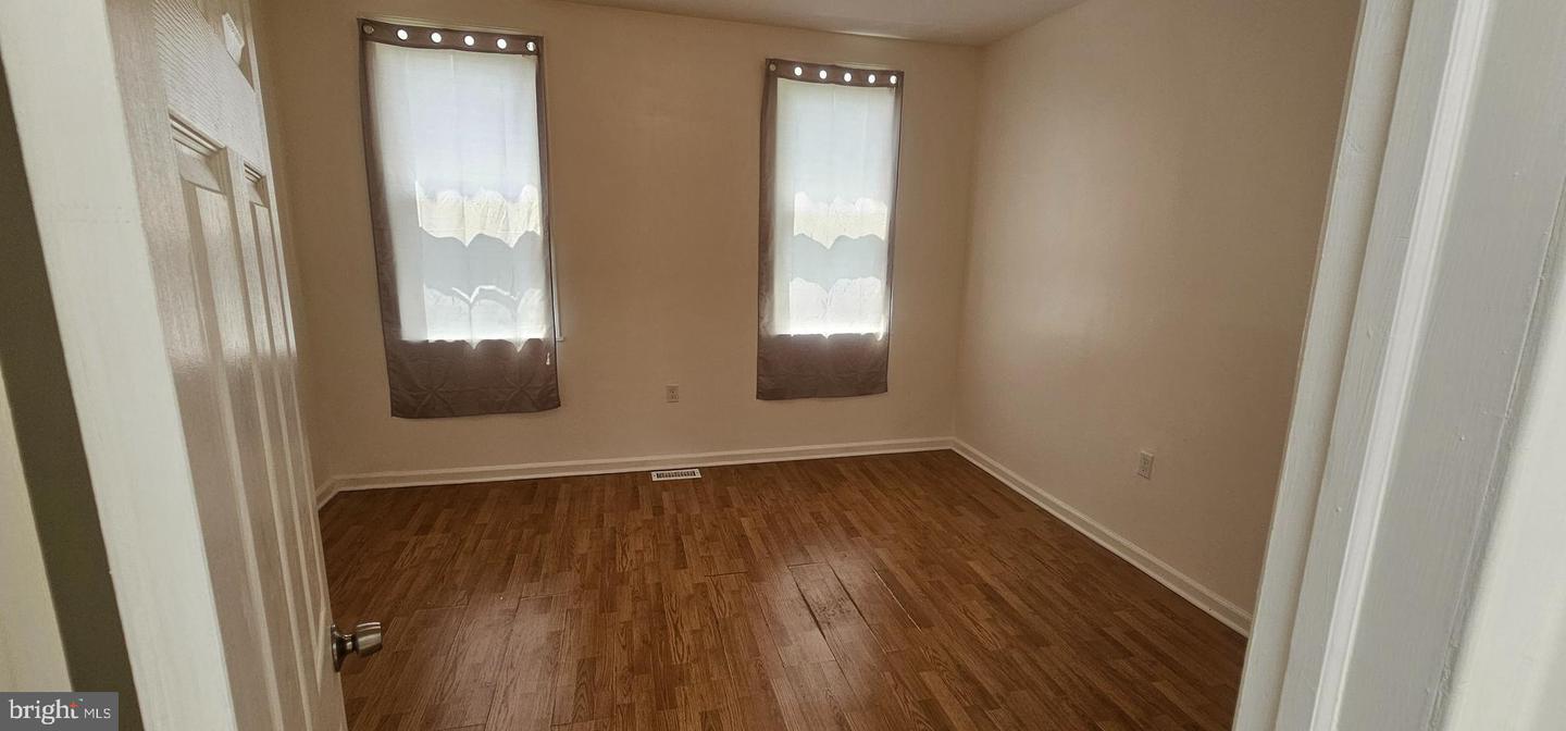 2548 Oswego Ave Property Photo 18