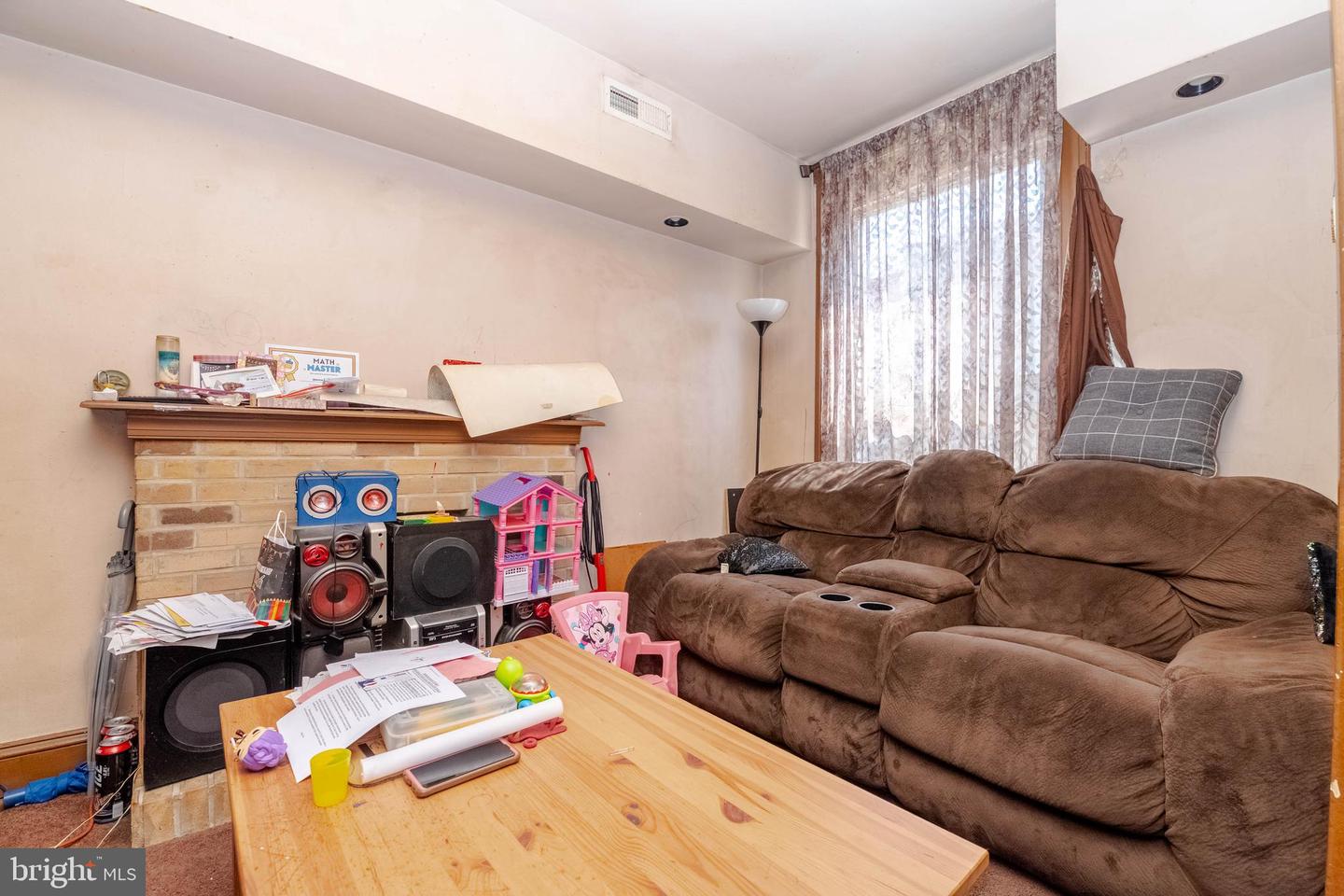120 N Glover St Property Photo 3