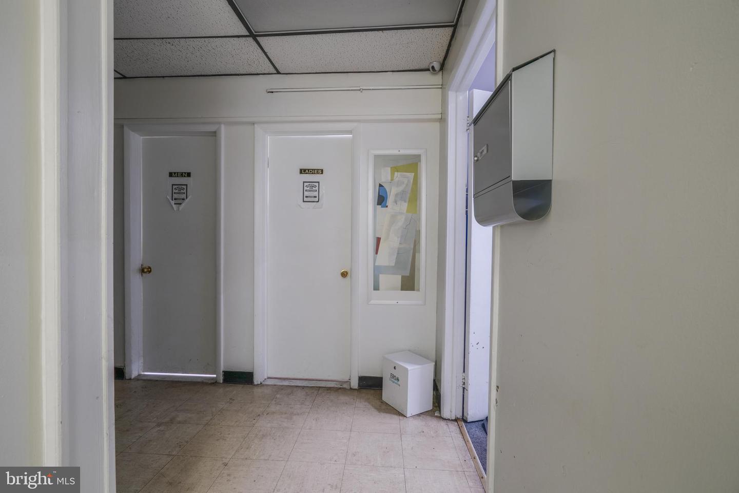 5900 York Road Property Photo 7