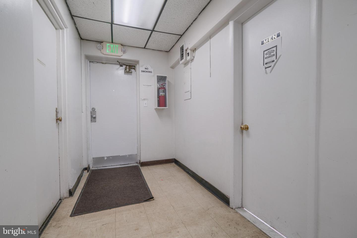 5900 York Road Property Photo 12