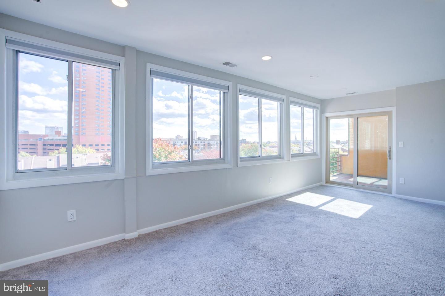 123 W Barre St #ph-3 Property Photo 2