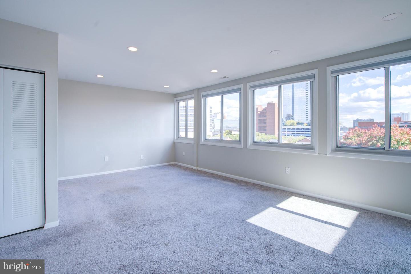123 W Barre St #ph-3 Property Photo 3