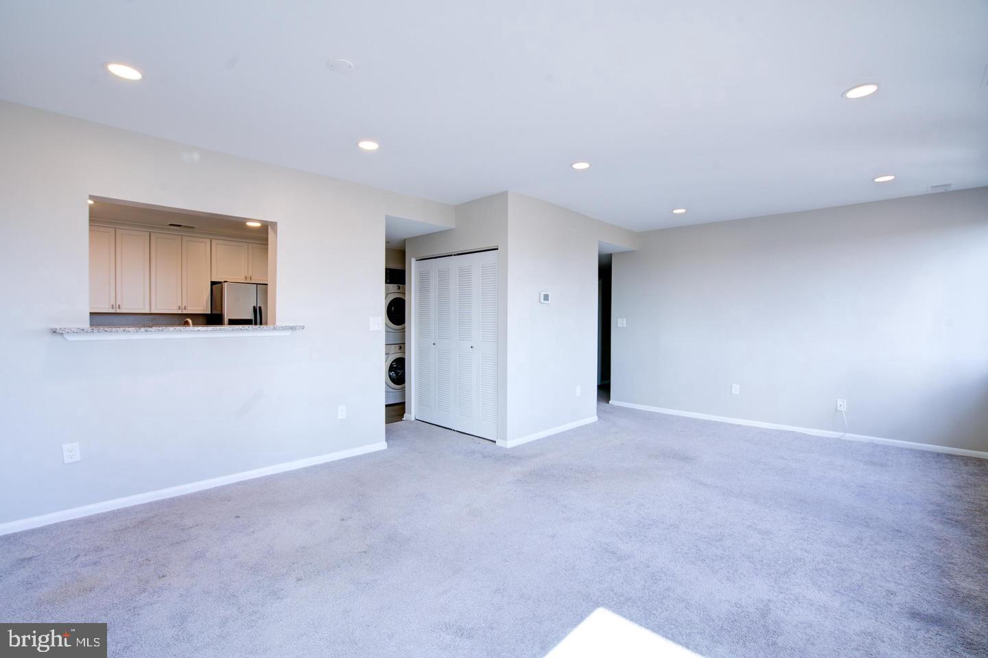 123 W Barre St #ph-3 Property Photo 4