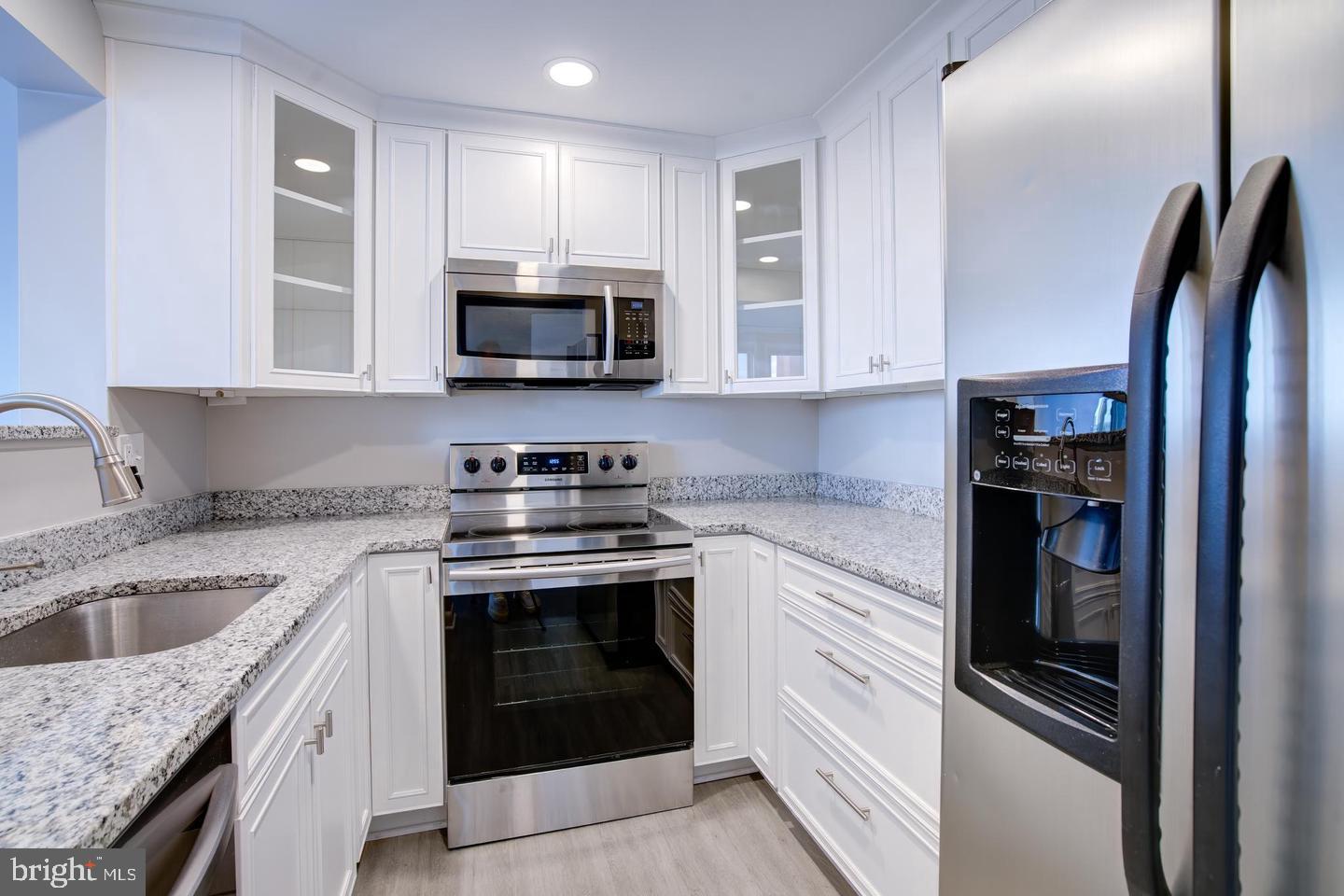 123 W Barre St #ph-3 Property Photo 6