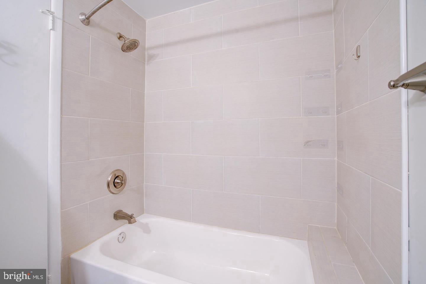 123 W Barre St #ph-3 Property Photo 10
