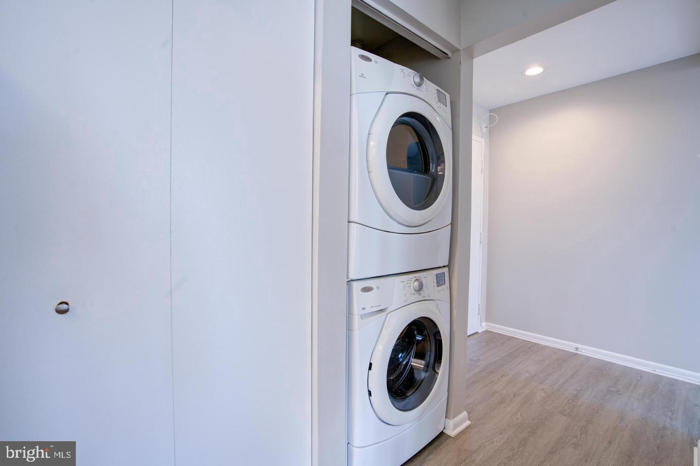 123 W Barre St #ph-3 Property Photo 18