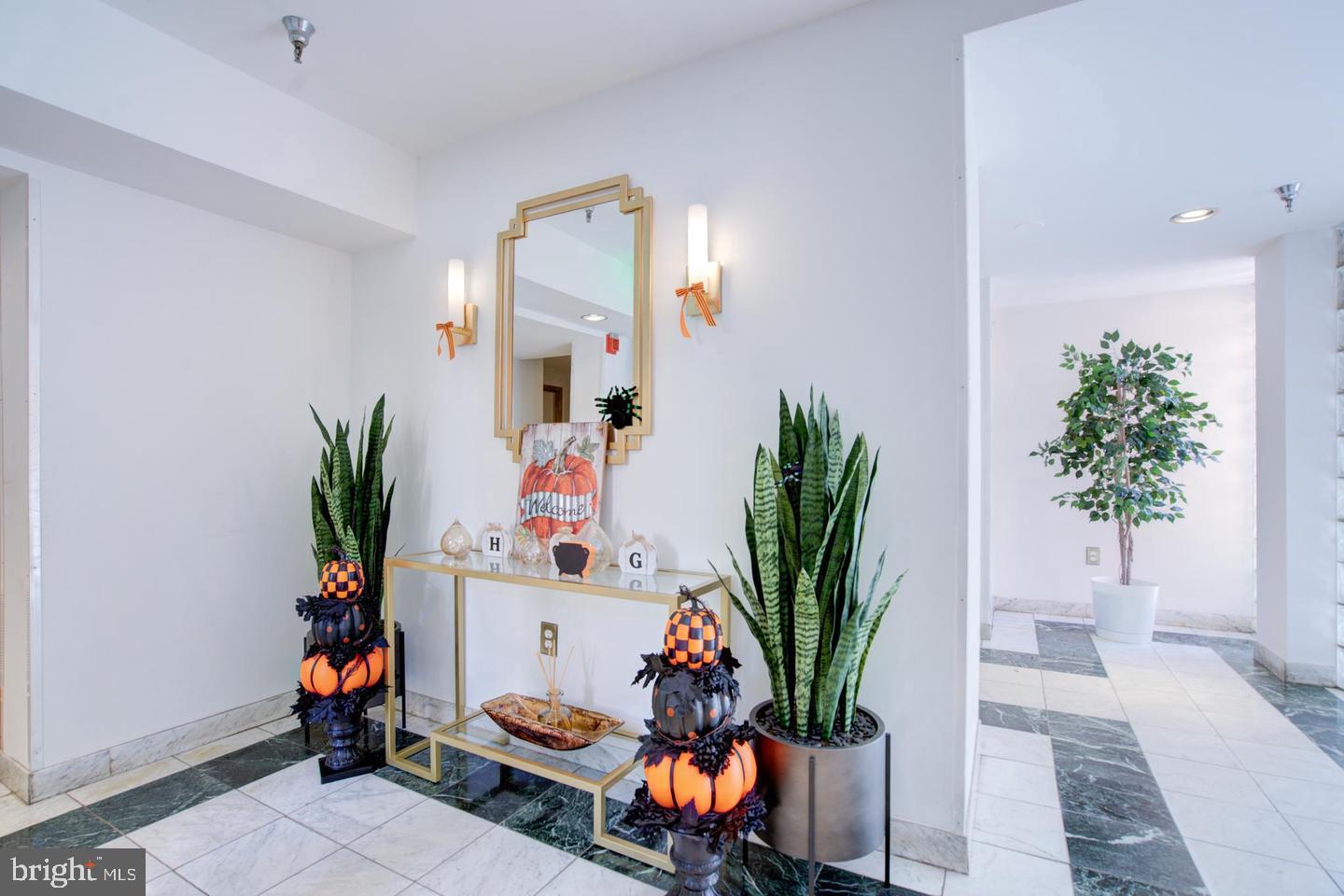 123 W Barre St #ph-3 Property Photo 20