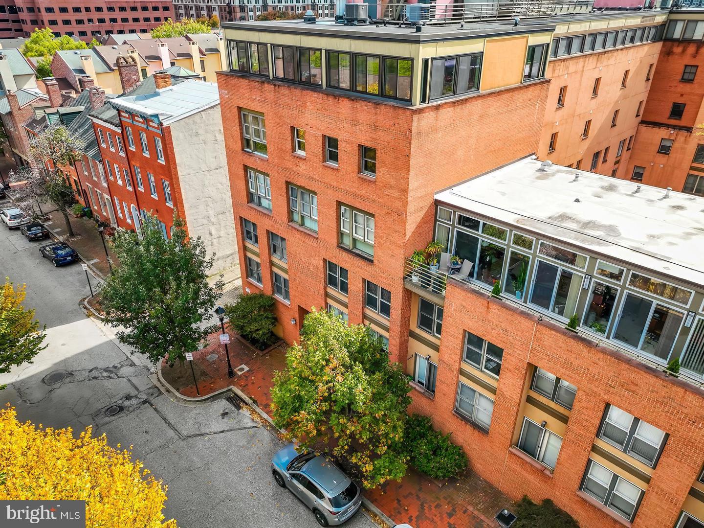 123 W Barre St #ph-3 Property Photo 24