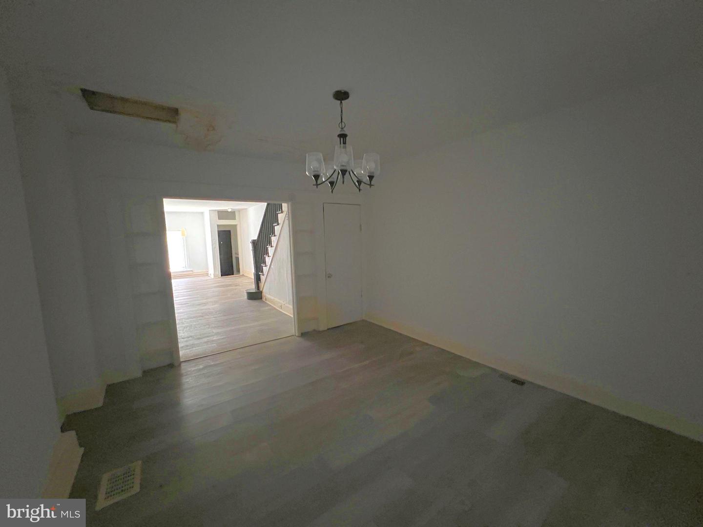 2514 E Madison St Property Photo 5