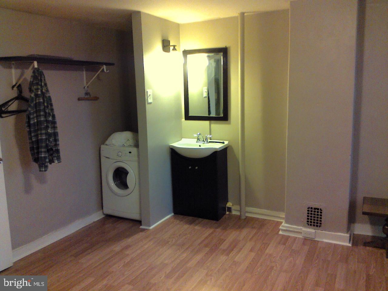2316 E Fairmount Ave Property Photo 4