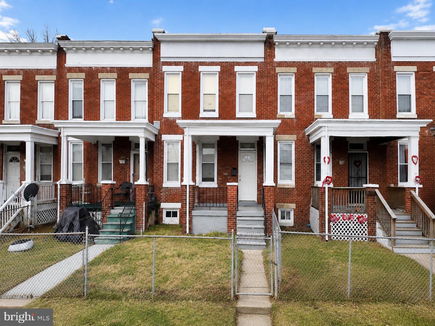 704 N EDGEWOOD ST Property Photo 1