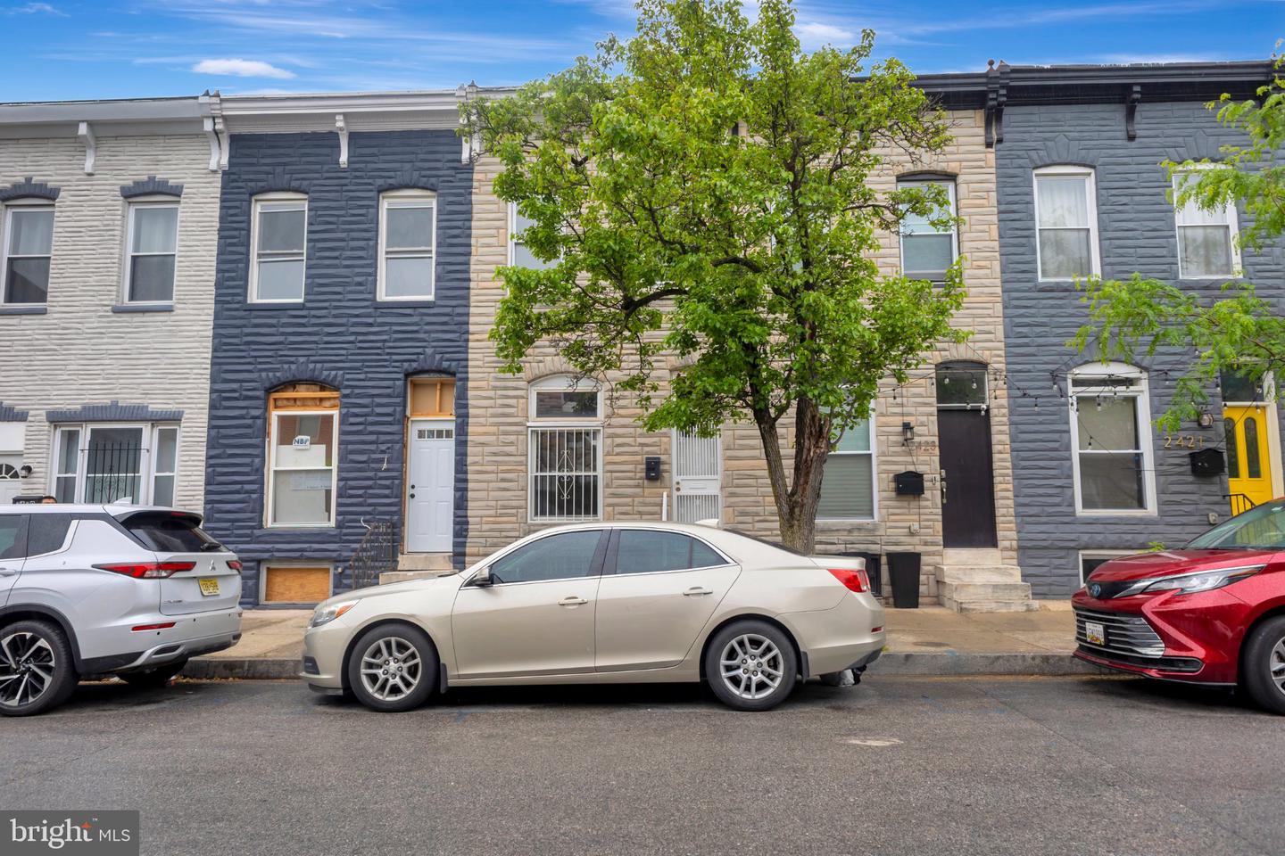 2425 Ashland Ave Property Photo 3