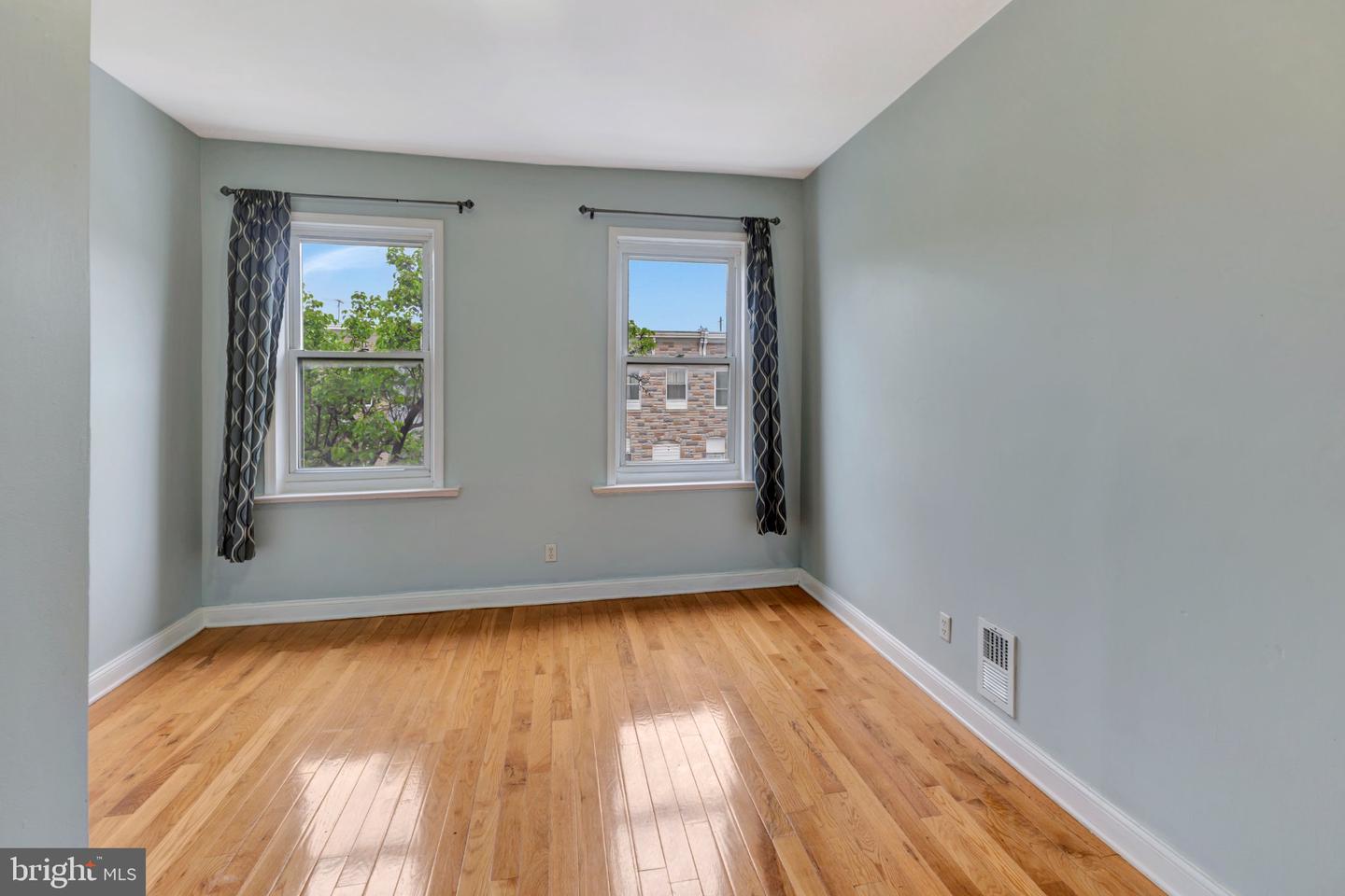 2425 Ashland Ave Property Photo 18