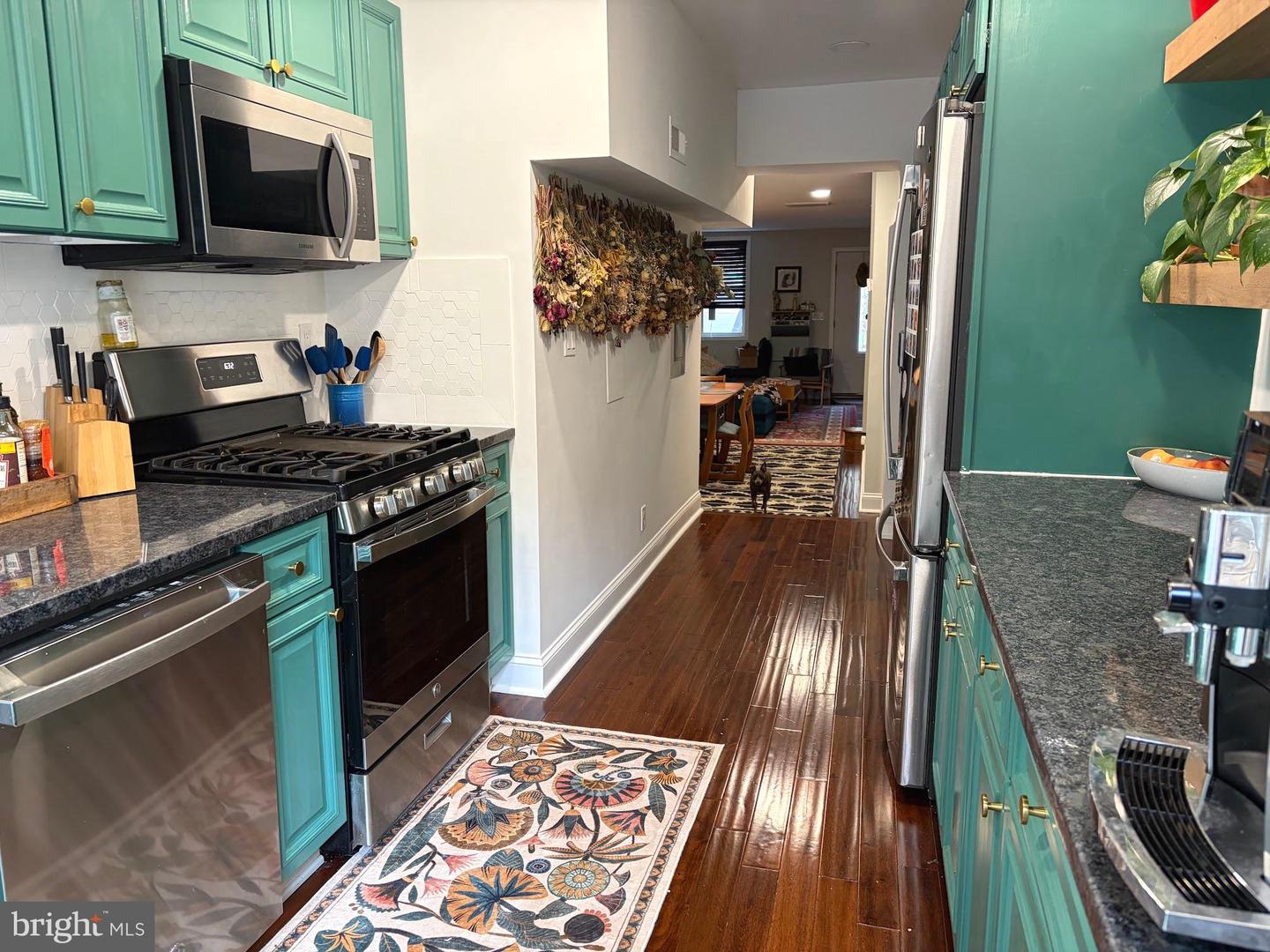 2220 Fleet St Property Photo 5