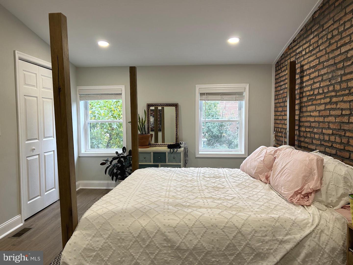 2220 Fleet St Property Photo 8