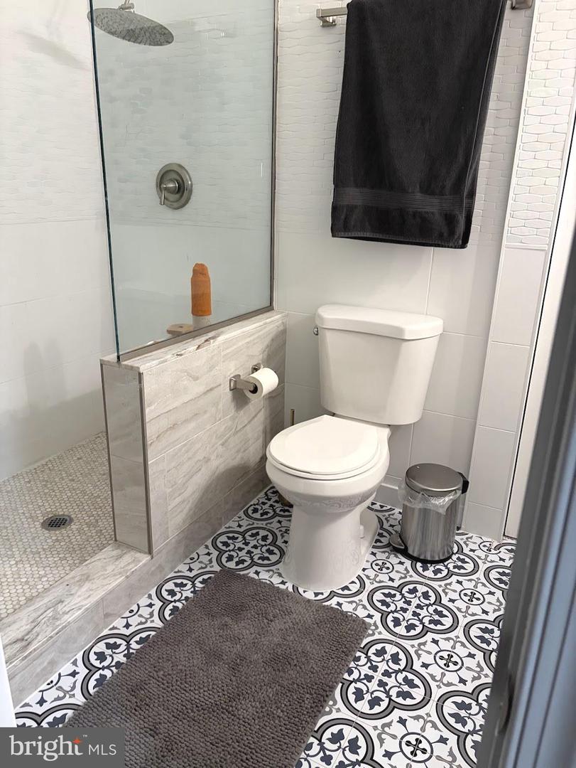 2220 Fleet St Property Photo 9