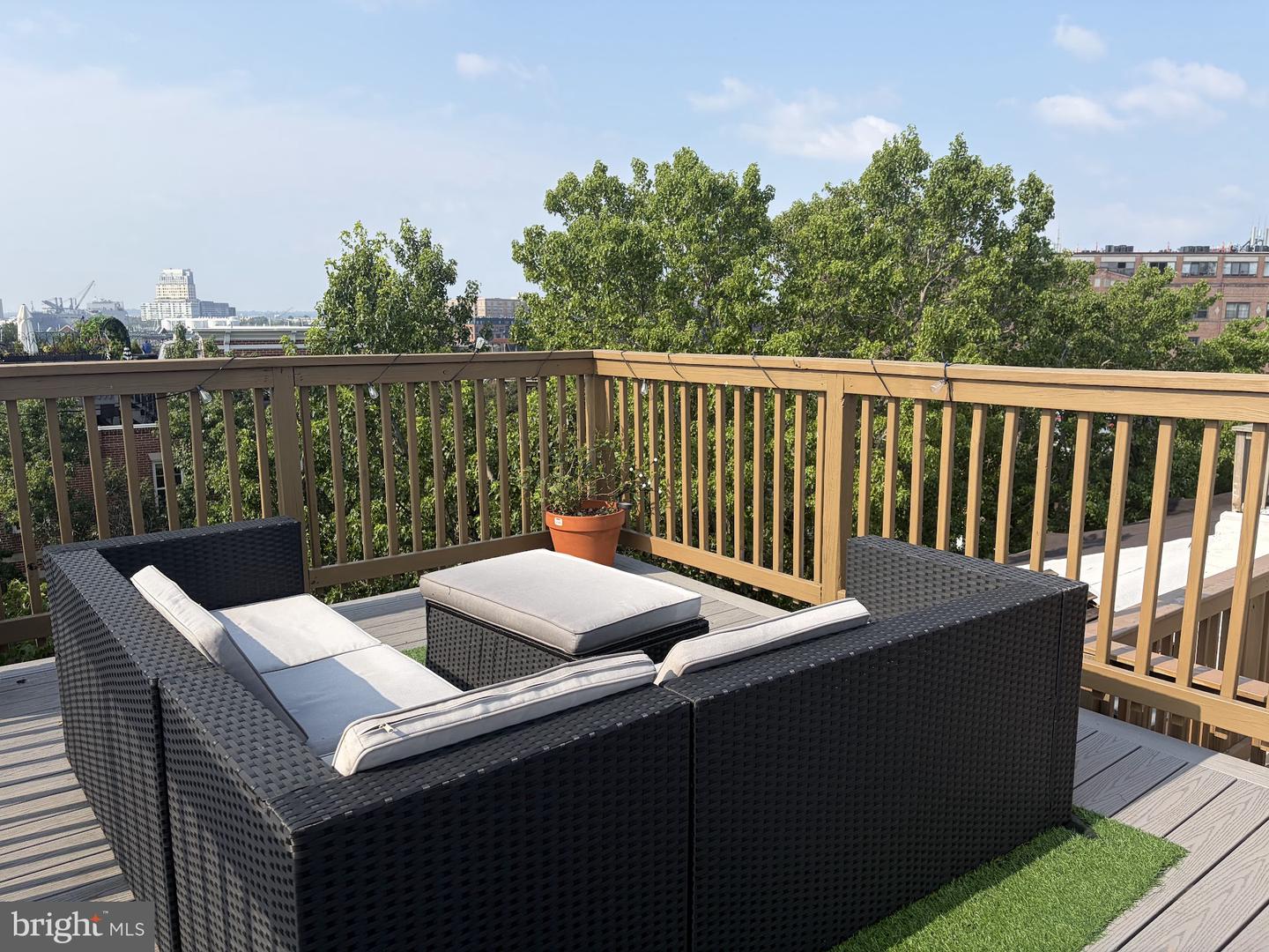 2220 Fleet St Property Photo 15