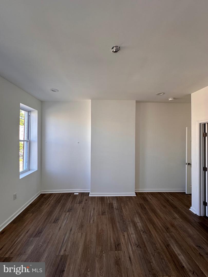 1911 Division St Property Photo 8