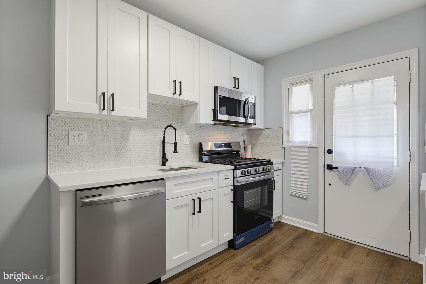 5561 Kennison Ave Property Photo 8