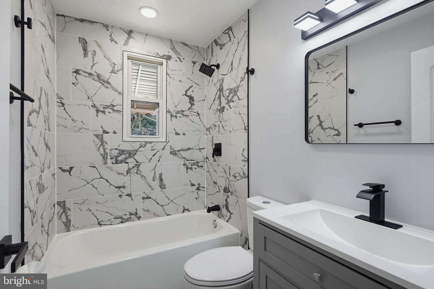 5561 Kennison Ave Property Photo 29