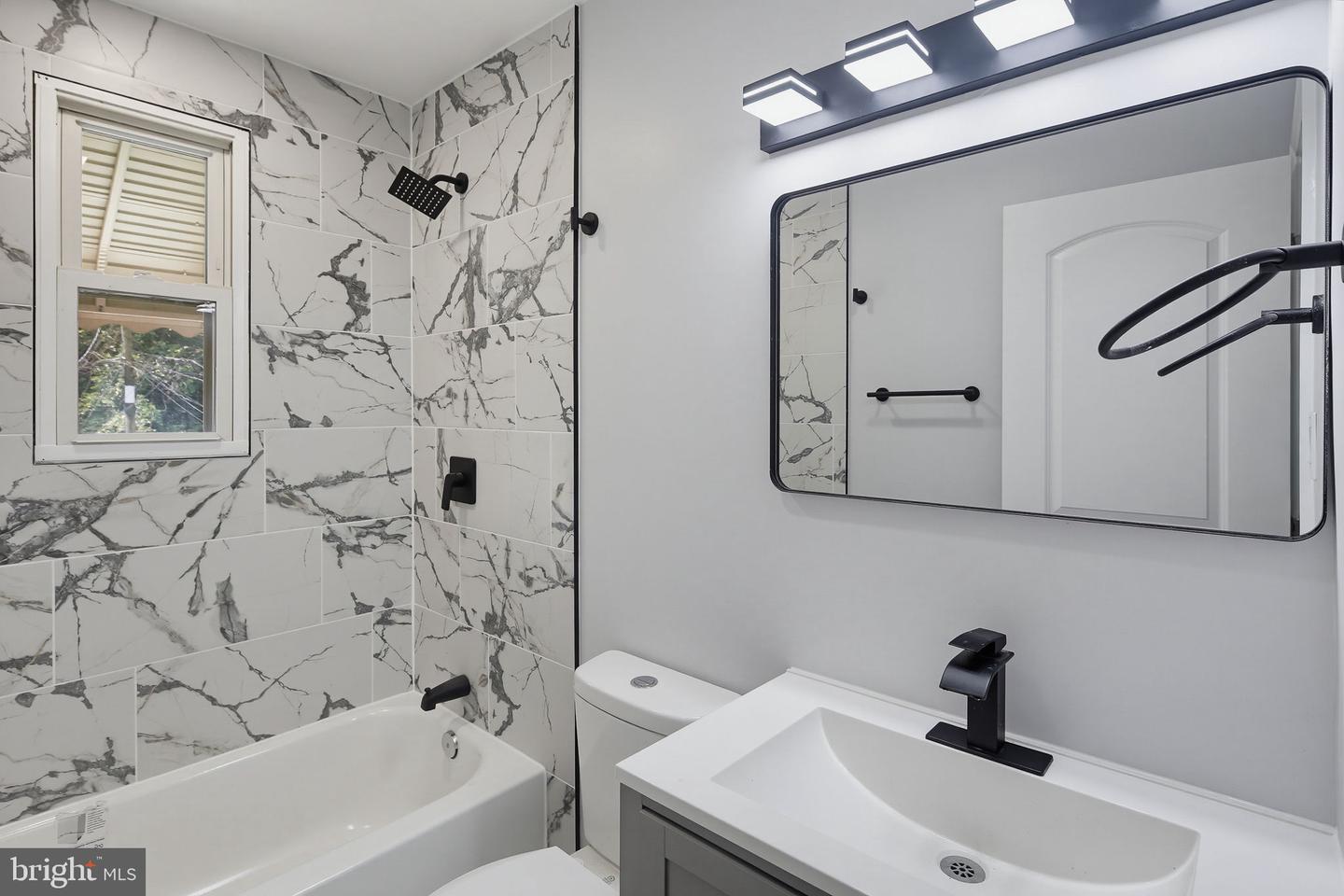 5561 Kennison Ave Property Photo 30