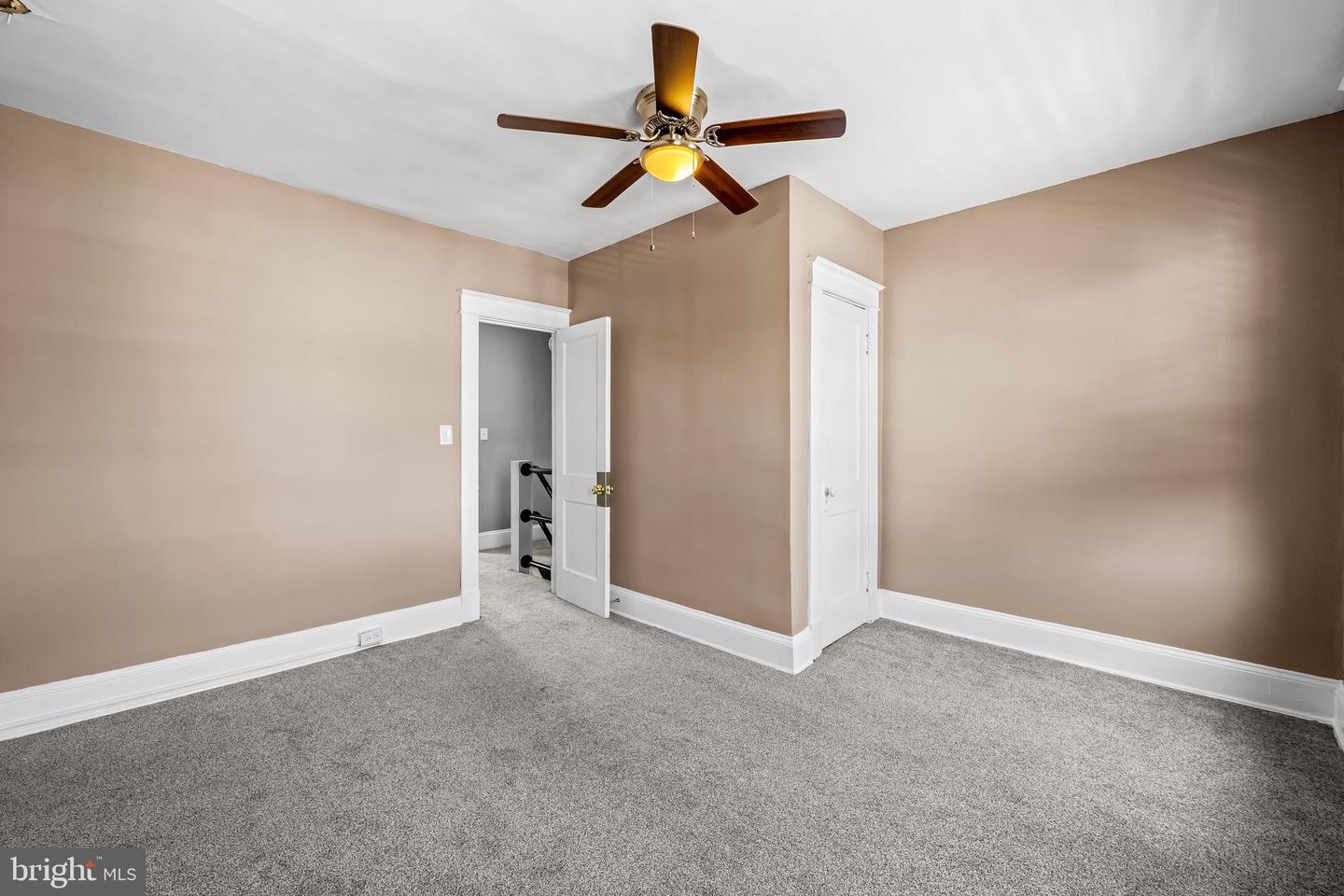 1109 W 40th St Property Photo 14