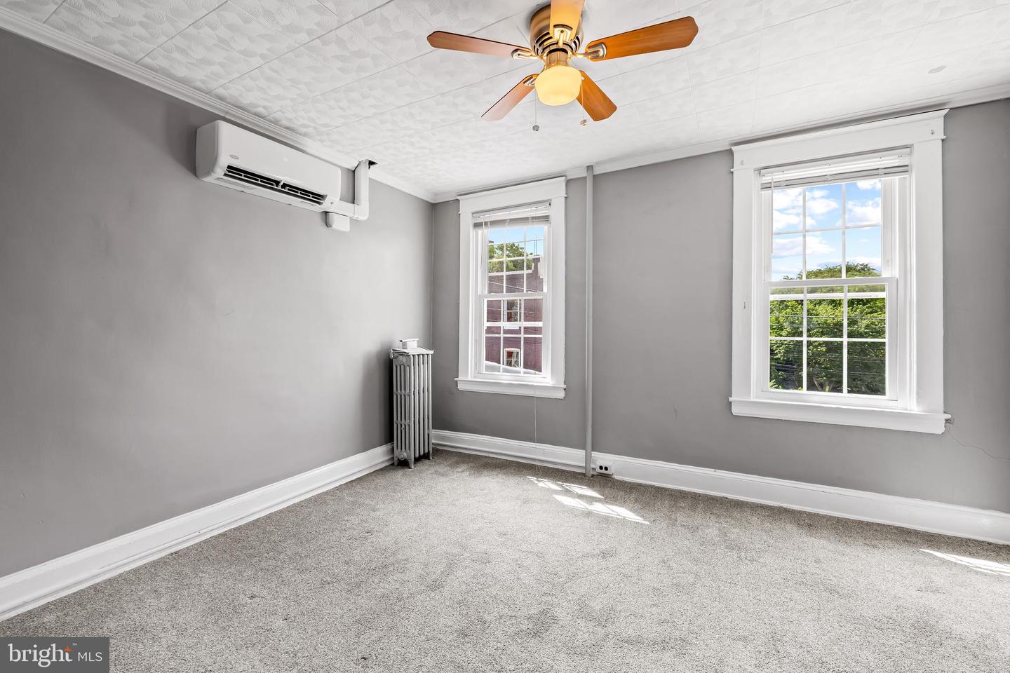 1109 W 40th St Property Photo 19