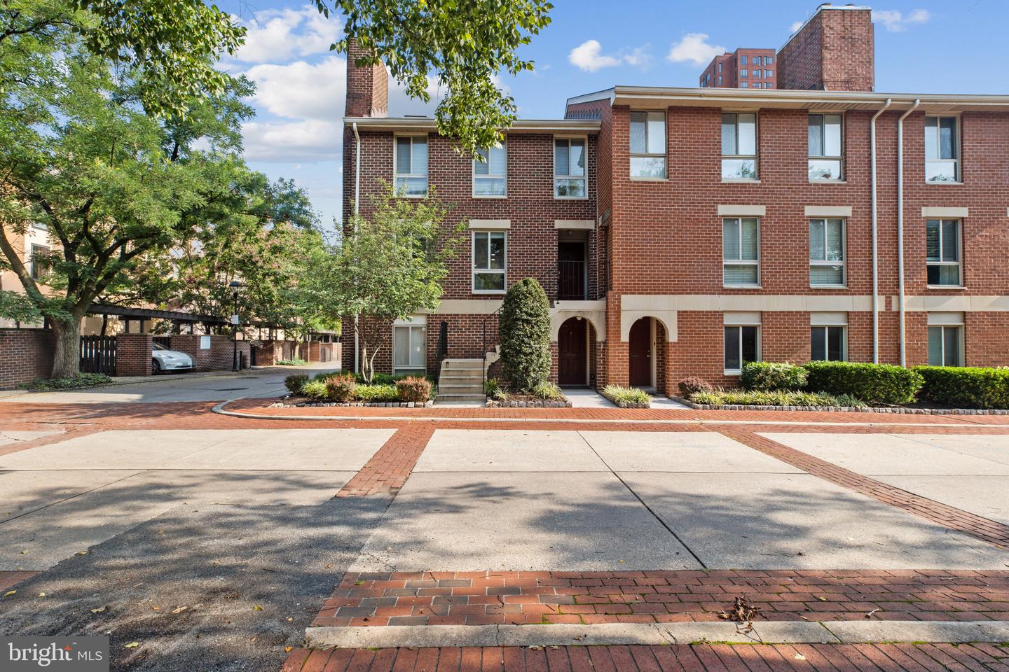 22 W HILL ST #R 11 Property Photo 1