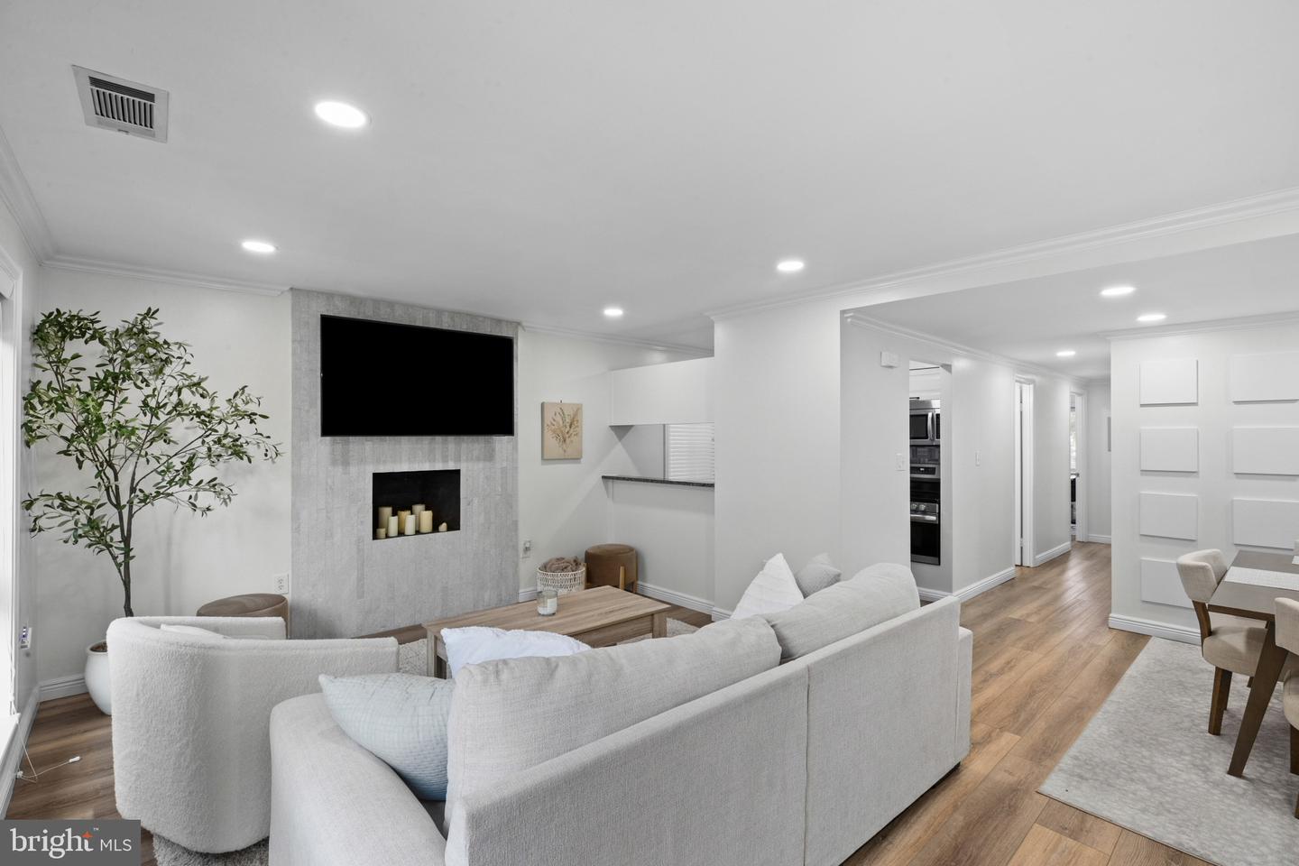 22 W Hill St #r 11 Property Photo 1
