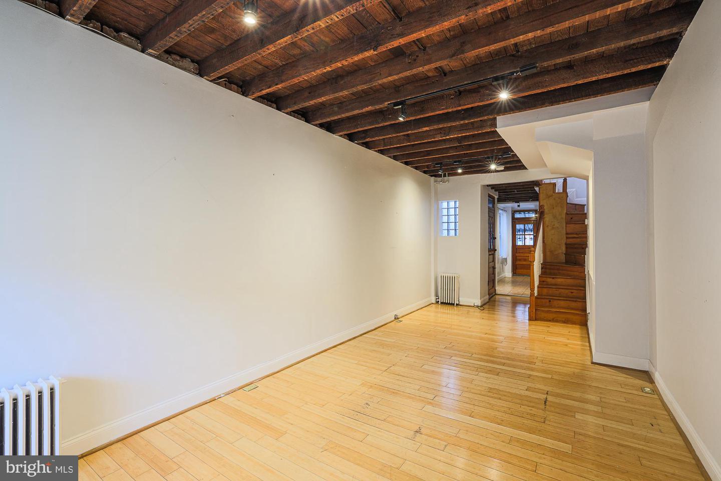 2421 Fait Ave Property Photo 5