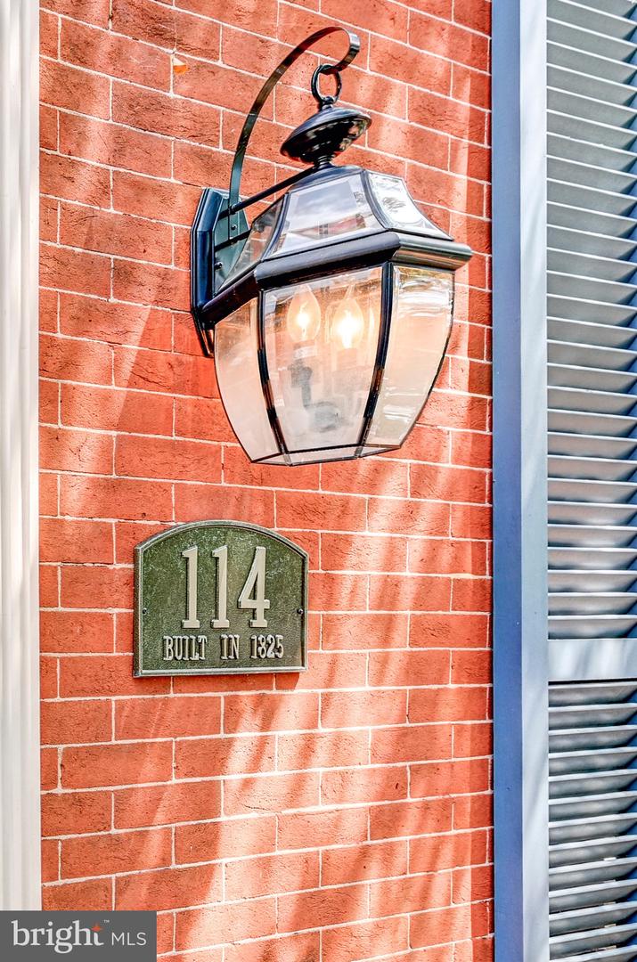 114 Montgomery St Property Photo 4