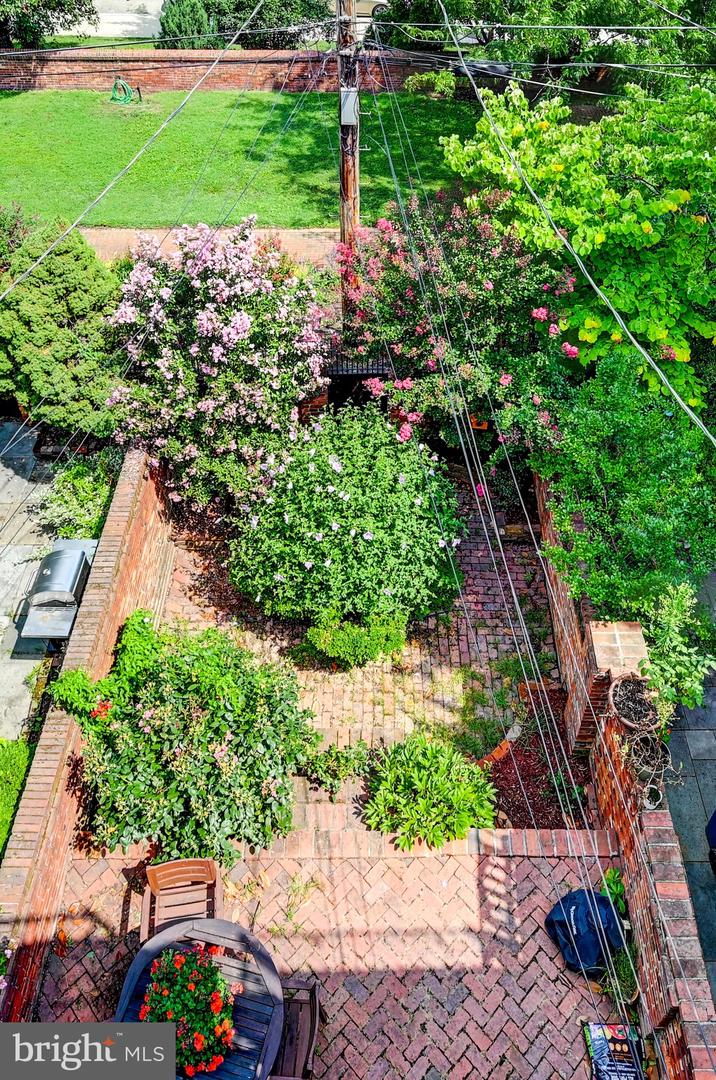 114 Montgomery St Property Photo 34
