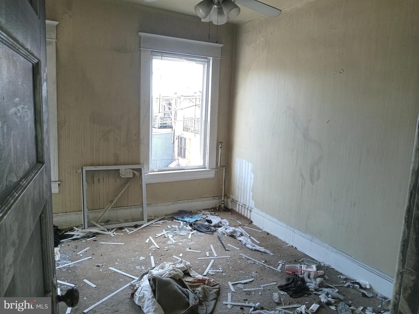 2400 Llewelyn Ave Property Photo 2