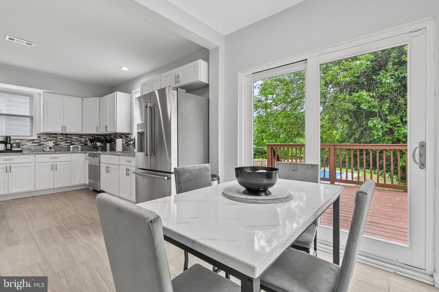 711 Woodbourne Ave Property Photo 3