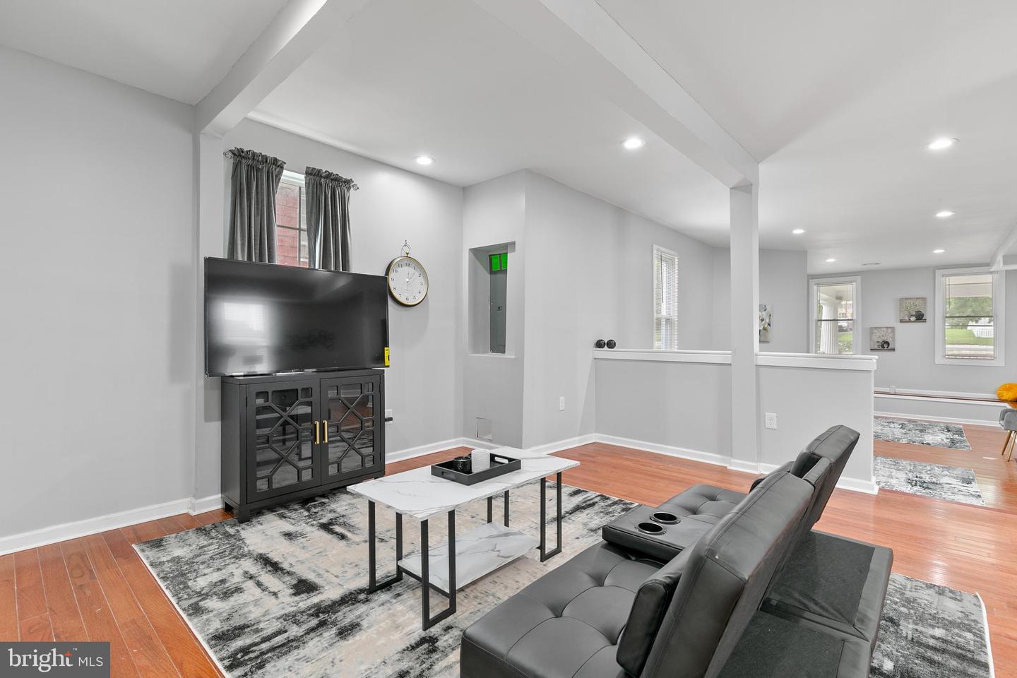 711 Woodbourne Ave Property Photo 4