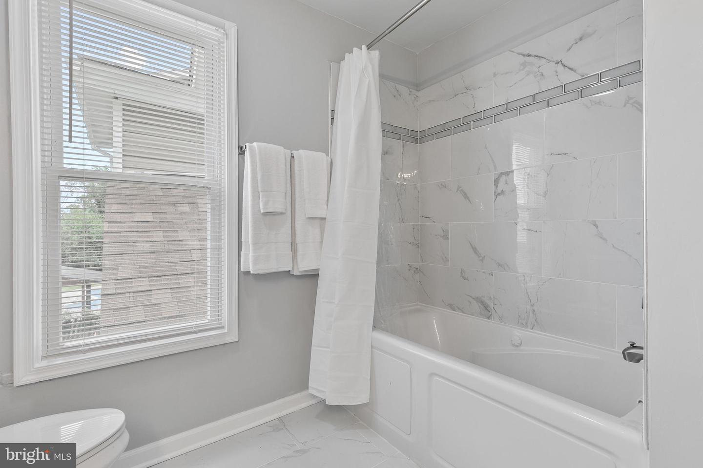 711 Woodbourne Ave Property Photo 13