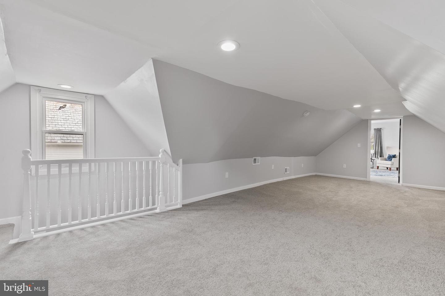 711 Woodbourne Ave Property Photo 19