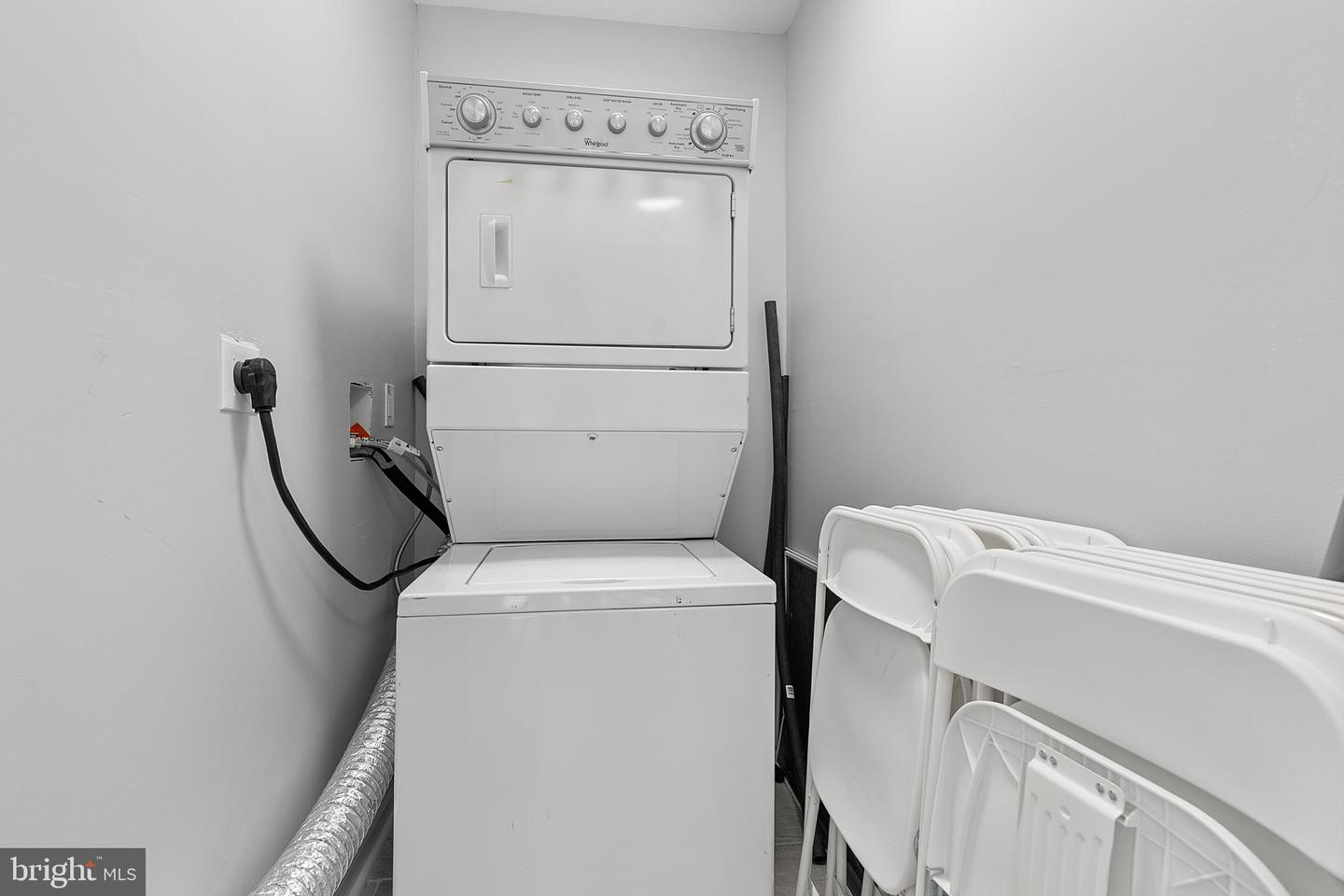 711 Woodbourne Ave Property Photo 26