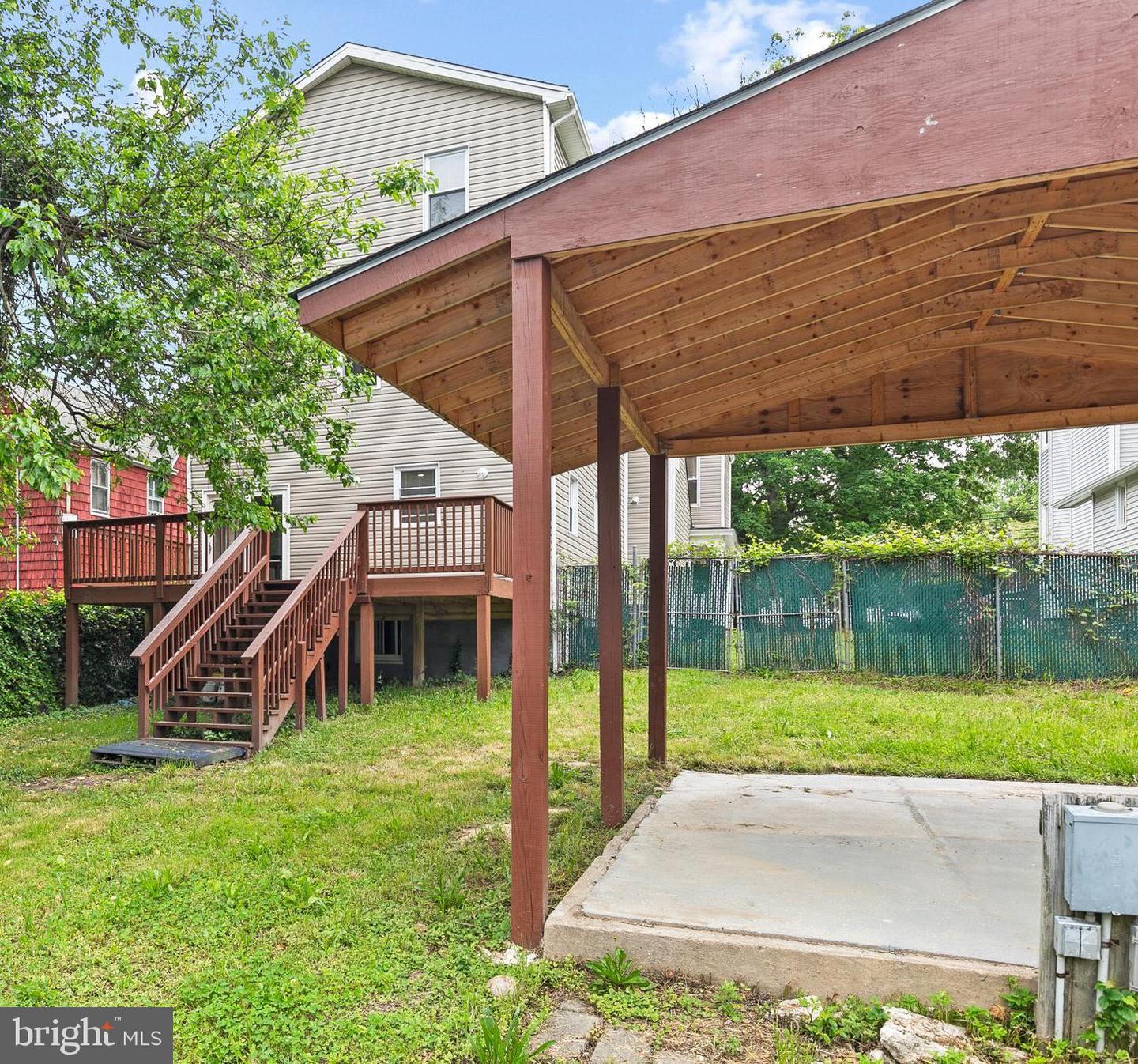 711 Woodbourne Ave Property Photo 29