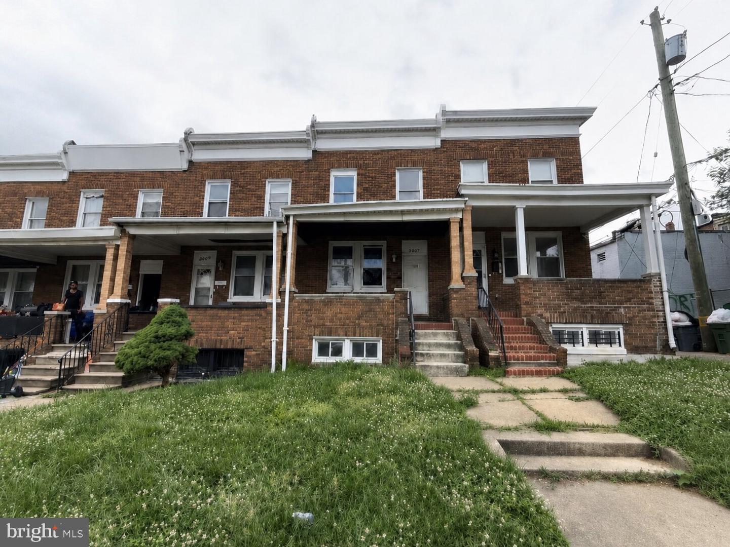 3005 Mayfield Ave Property Photo 1