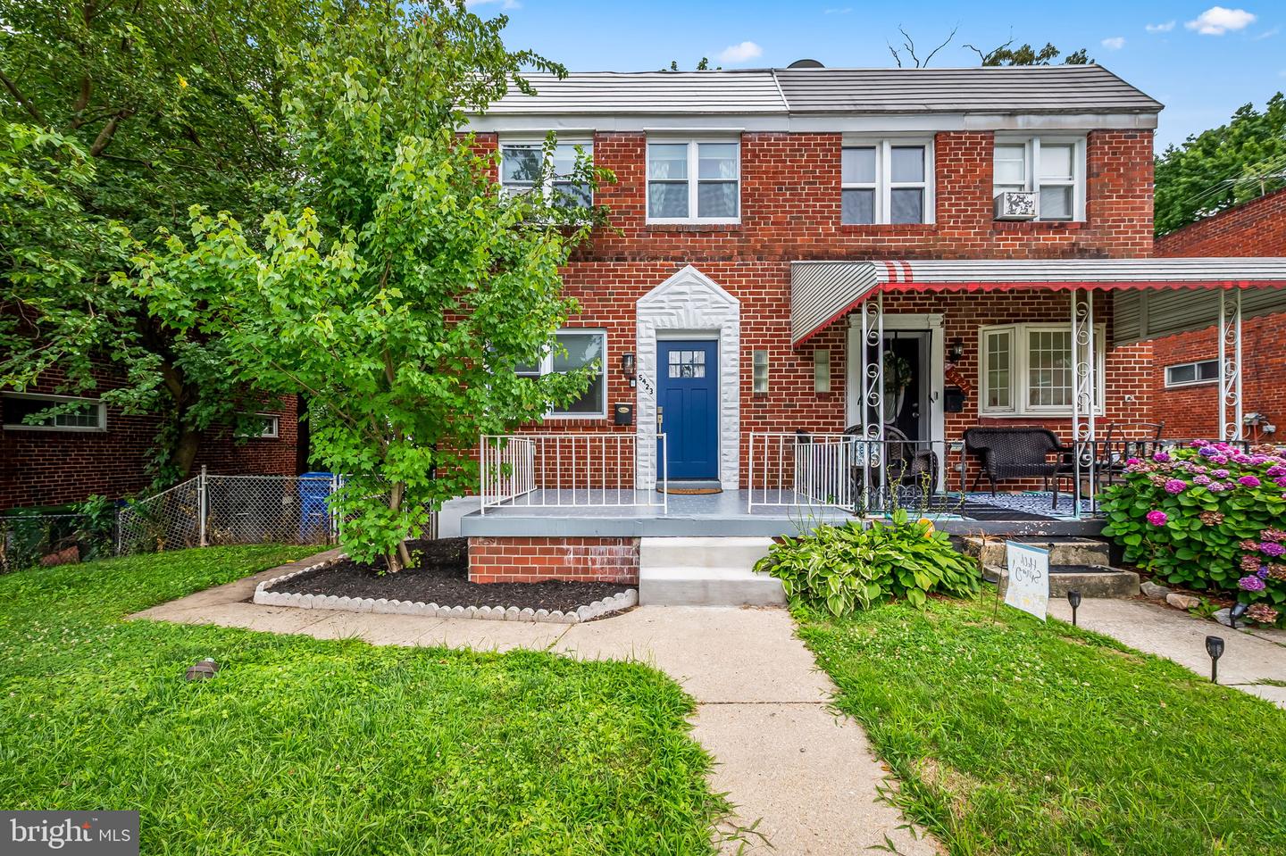 5423 SEWARD AVE Property Photo 1