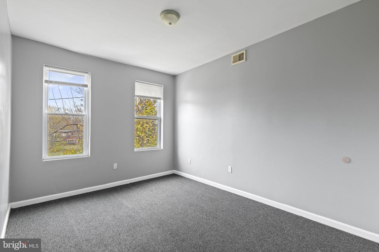 1209 Dukeland St Property Photo 8