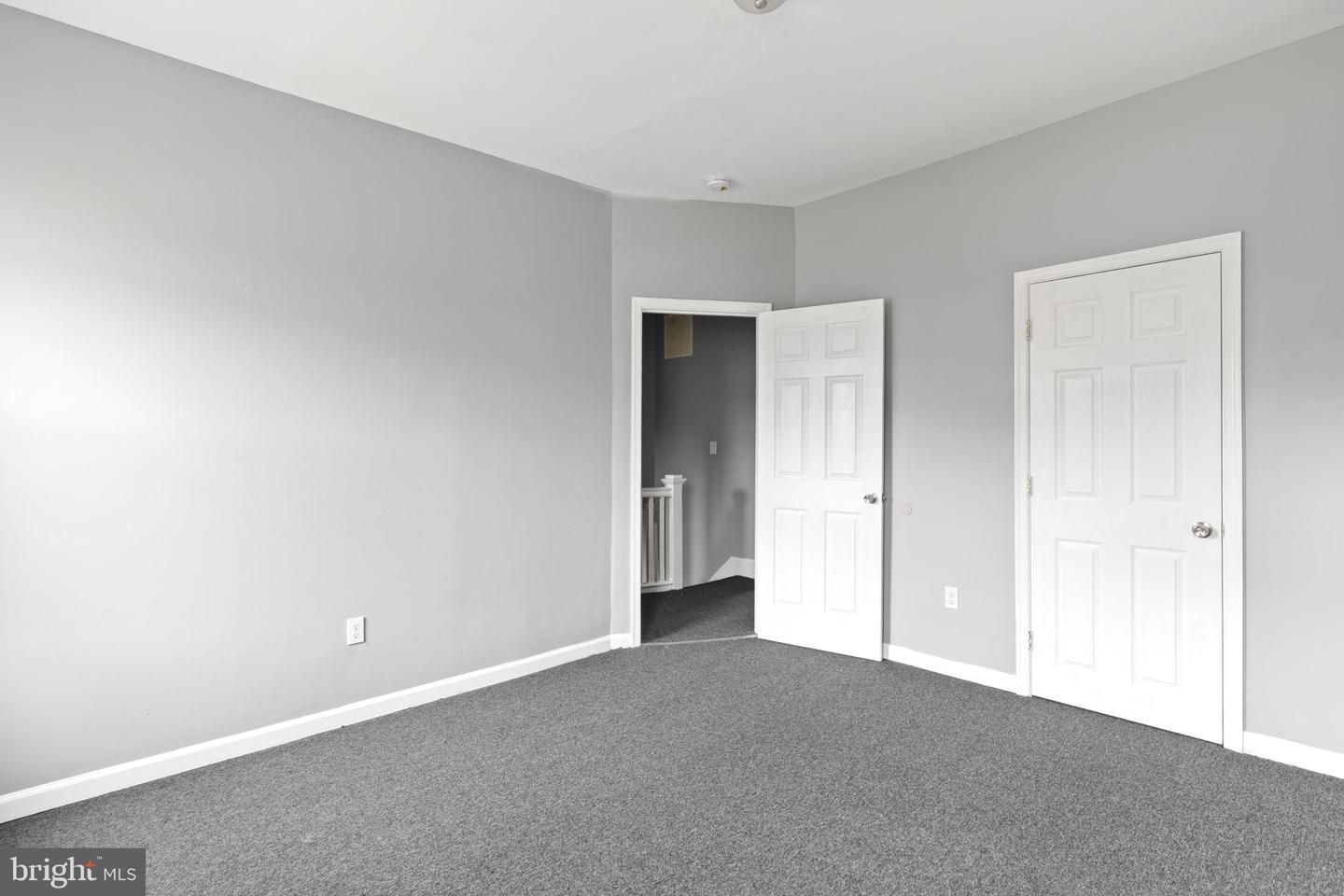 1209 Dukeland St Property Photo 9