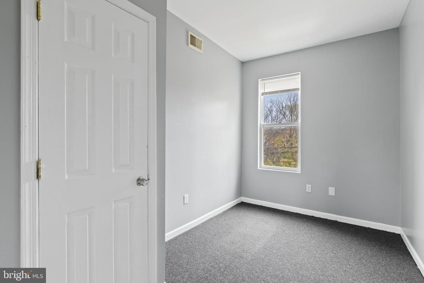 1209 Dukeland St Property Photo 10