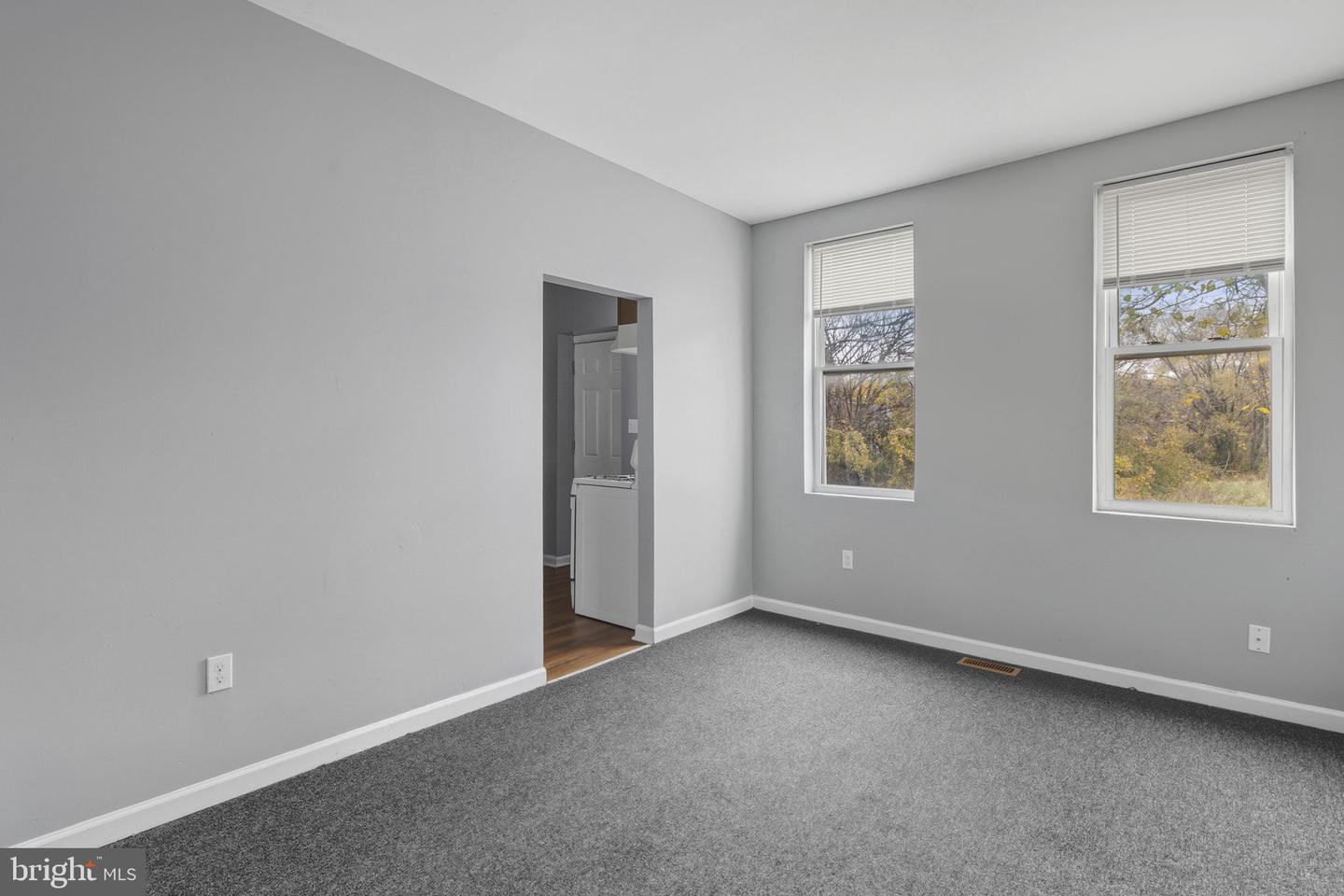 1209 Dukeland St Property Photo 12
