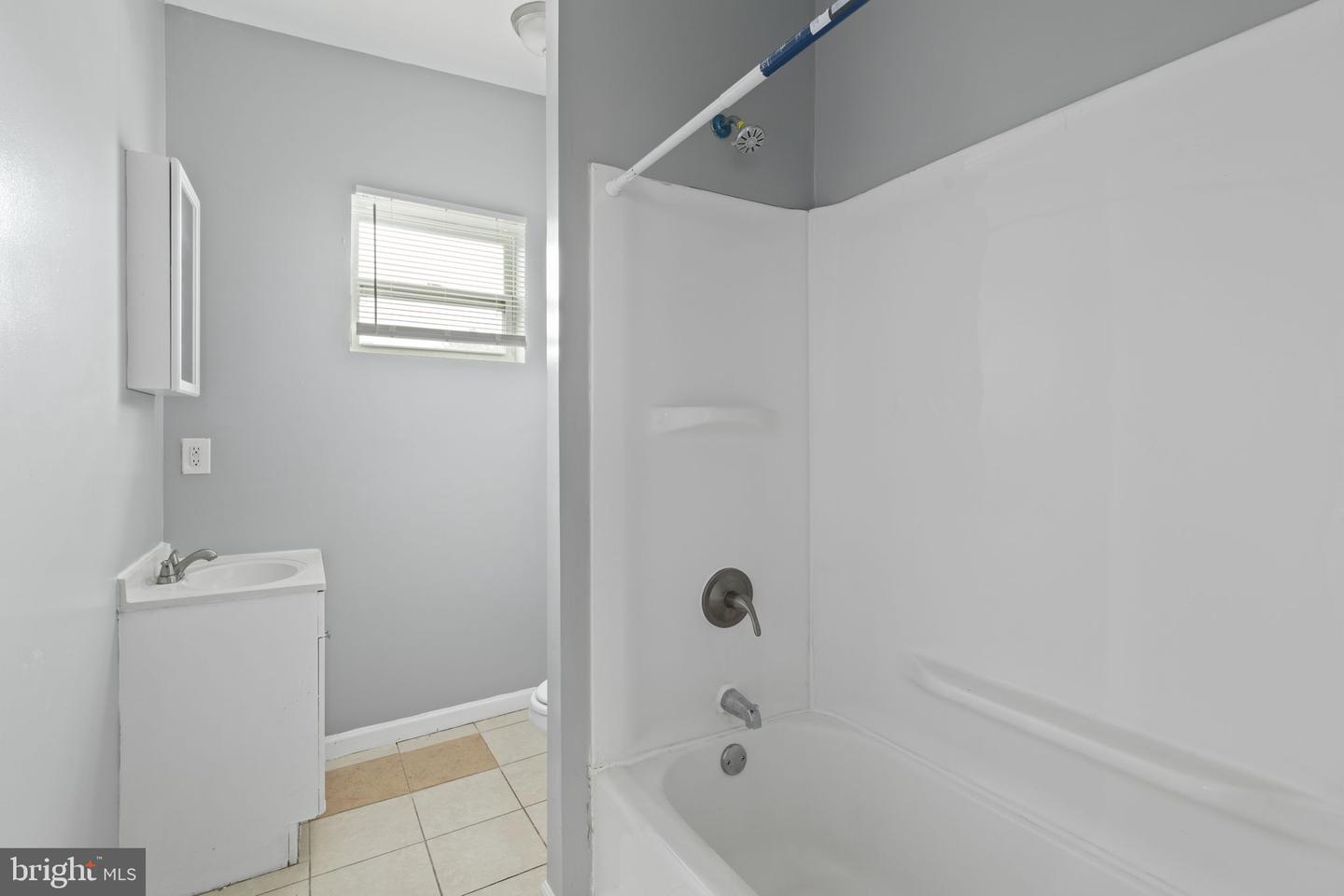 1209 Dukeland St Property Photo 14