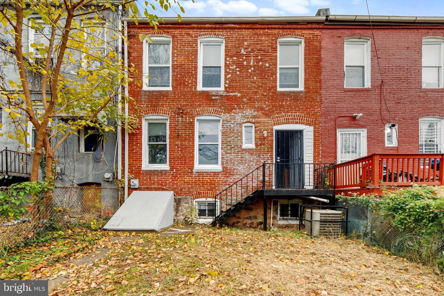 1209 Dukeland St Property Photo 17