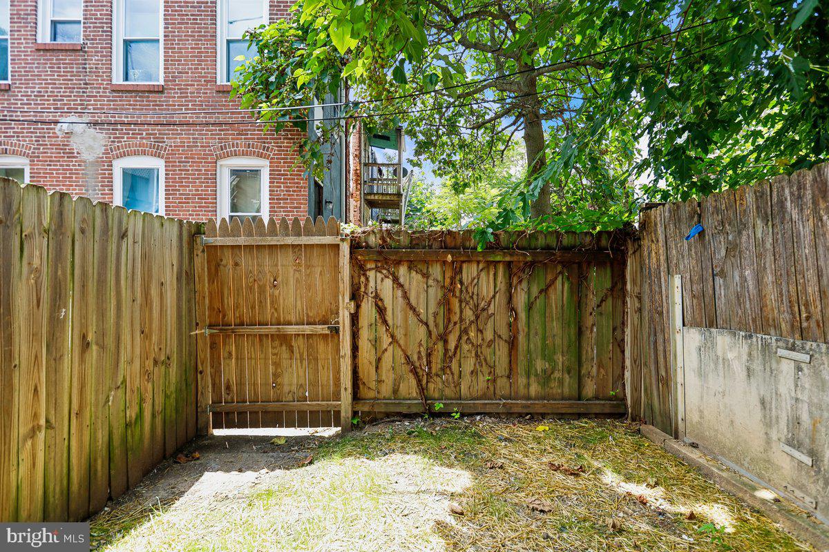 2615 Monument St Property Photo 29